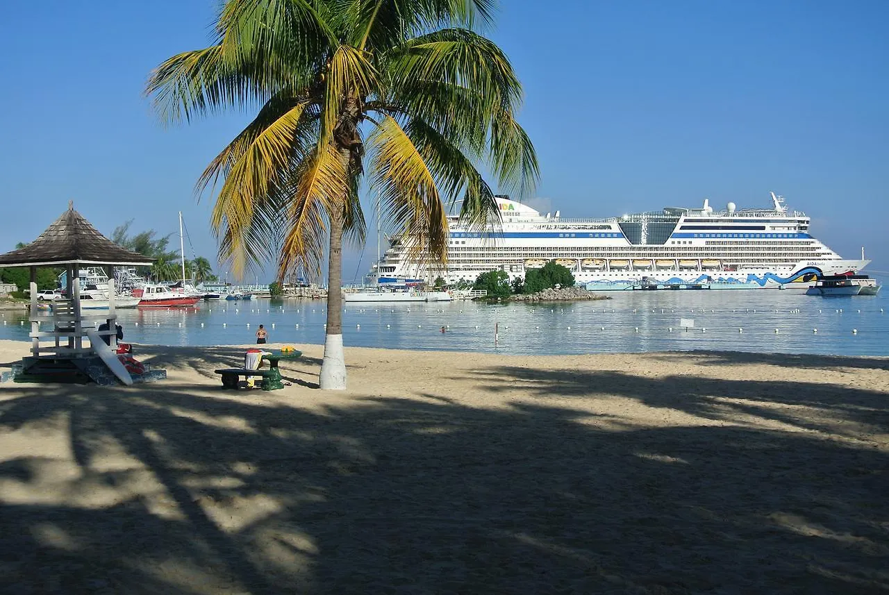 Beach Two Bedroom Loft Suite E29 Ocho Rios