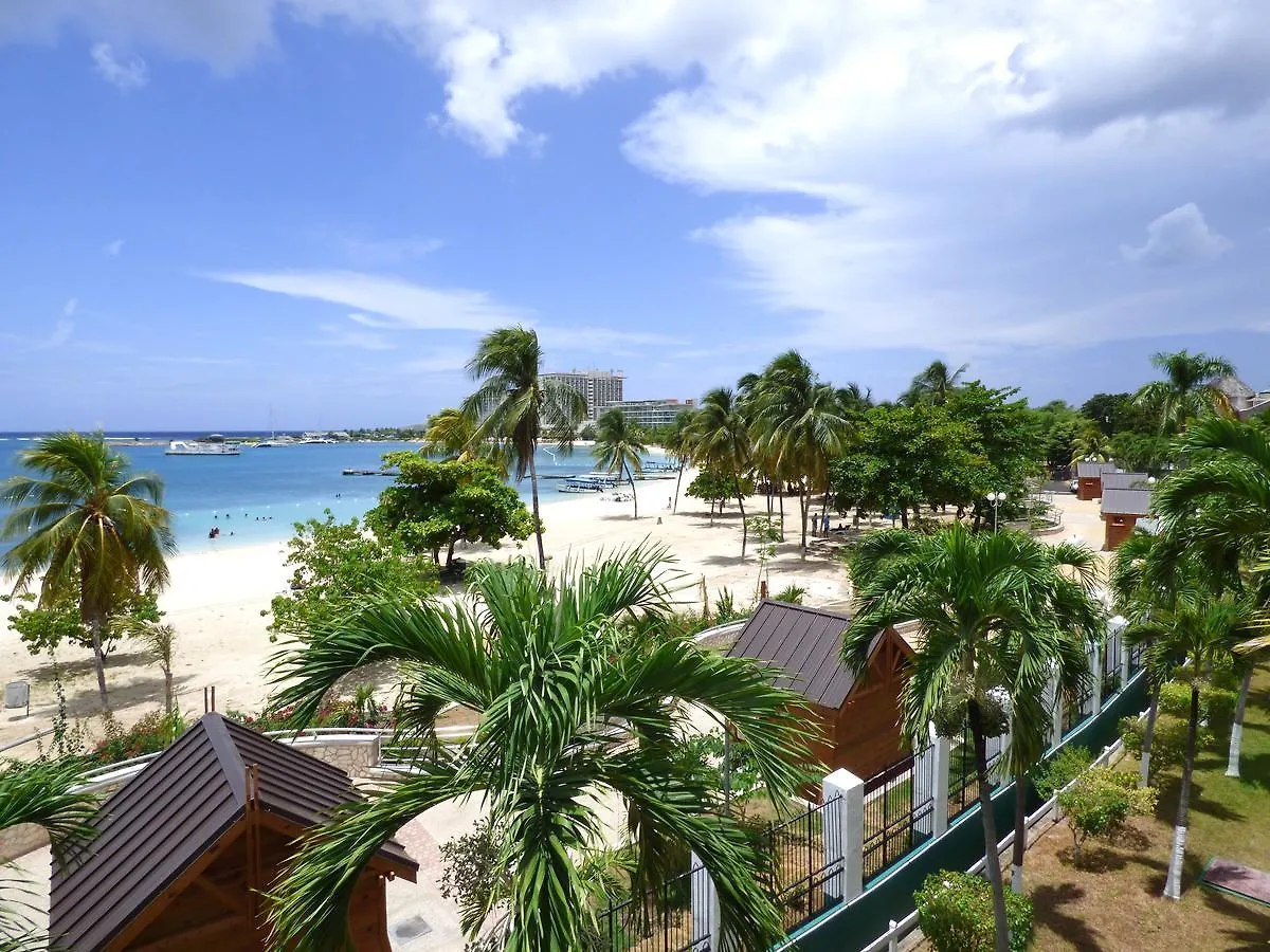 Beach Two Bedroom Loft Suite E29 Ocho Rios 2*,  Jamaica